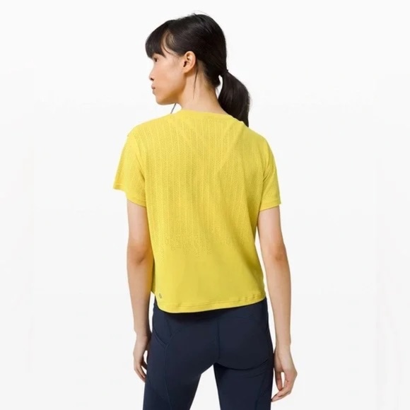 EUC Lululemon Train to Be Short Sleeve Shirt Soleil - Picture 4 of 5